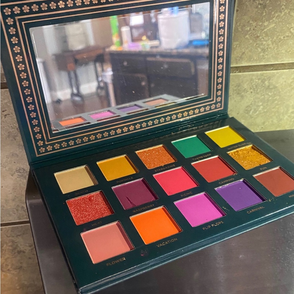 NEW Ace Beaute Nostalgia Palette